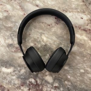 Beats Solo 3 On Ear Wireless Headphones (Matte Black)